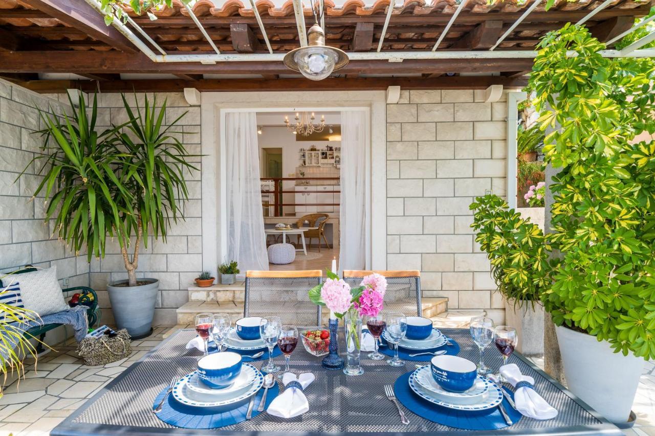 סלאנו Apartments Ratac Lobrovic With Private Beach And Beautiful Sunset מראה חיצוני תמונה
