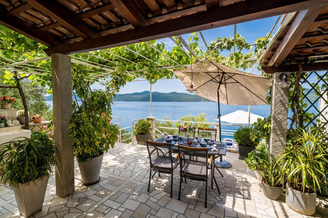 סלאנו Apartments Ratac Lobrovic With Private Beach And Beautiful Sunset מראה חיצוני תמונה