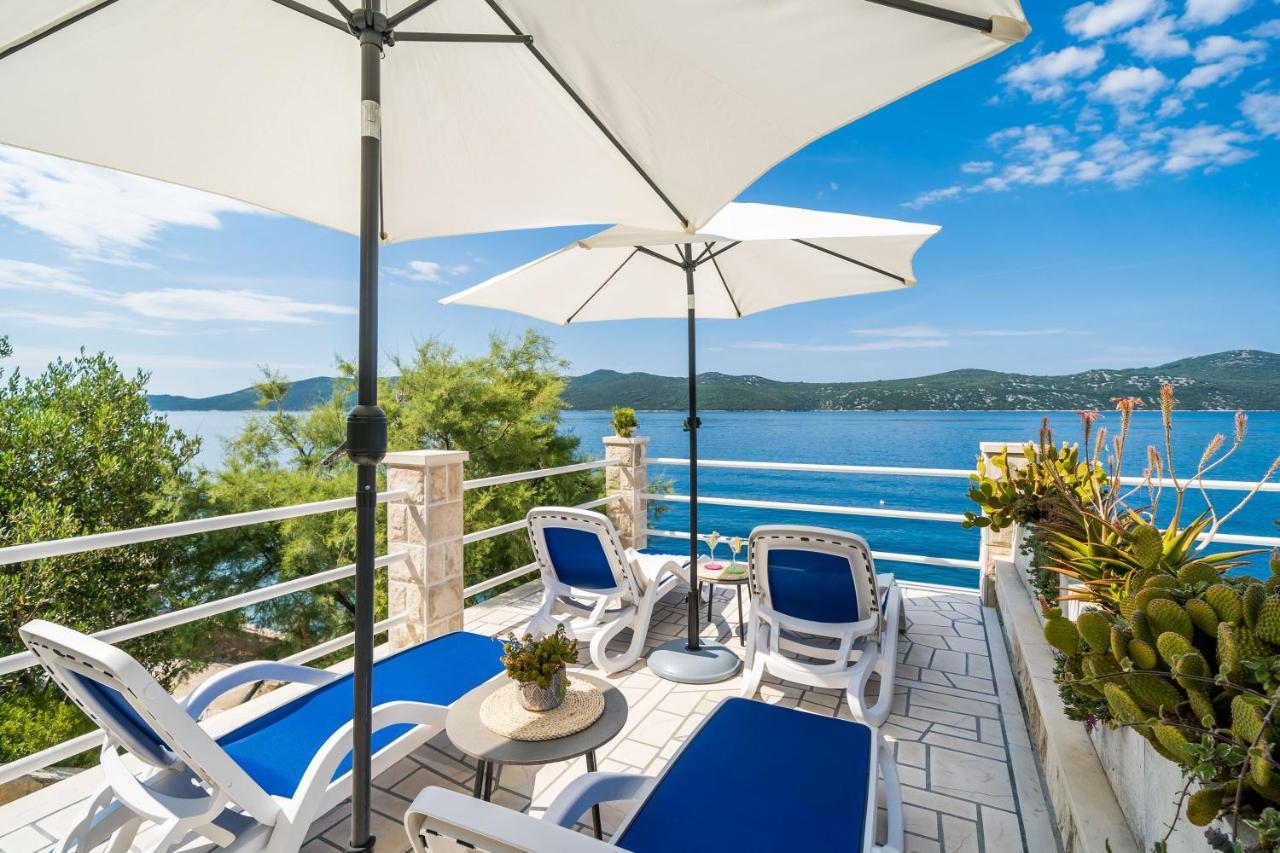 סלאנו Apartments Ratac Lobrovic With Private Beach And Beautiful Sunset מראה חיצוני תמונה