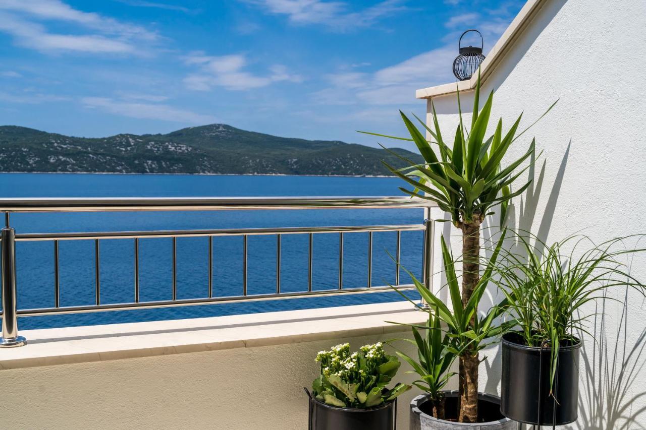 סלאנו Apartments Ratac Lobrovic With Private Beach And Beautiful Sunset מראה חיצוני תמונה