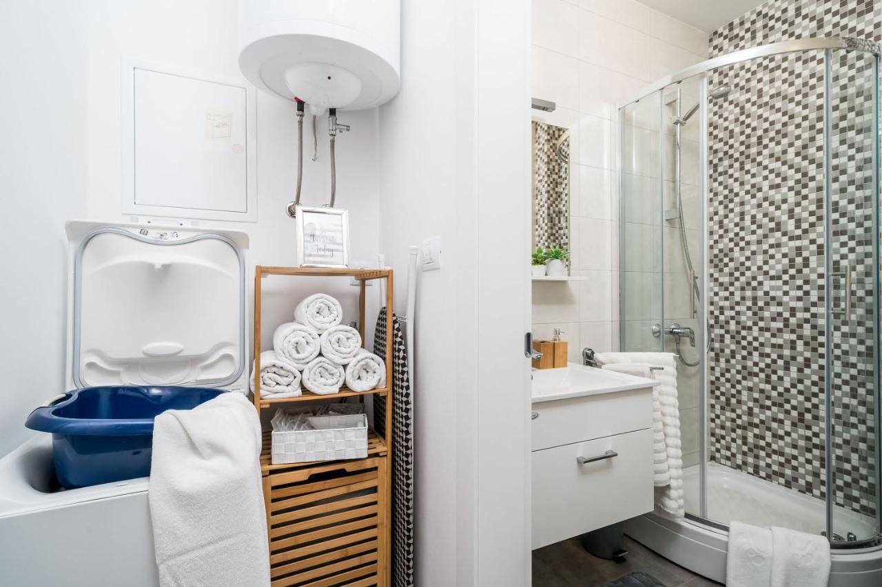 סלאנו Apartments Ratac Lobrovic With Private Beach And Beautiful Sunset מראה חיצוני תמונה