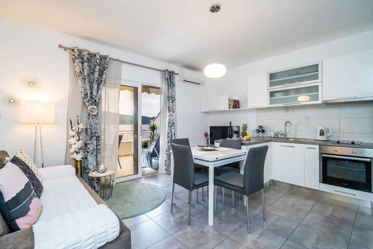 סלאנו Apartments Ratac Lobrovic With Private Beach And Beautiful Sunset מראה חיצוני תמונה