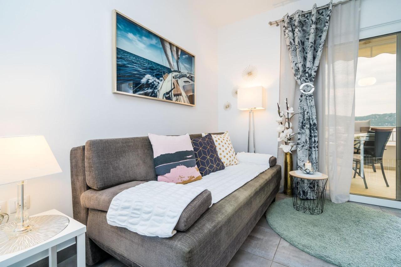 סלאנו Apartments Ratac Lobrovic With Private Beach And Beautiful Sunset מראה חיצוני תמונה