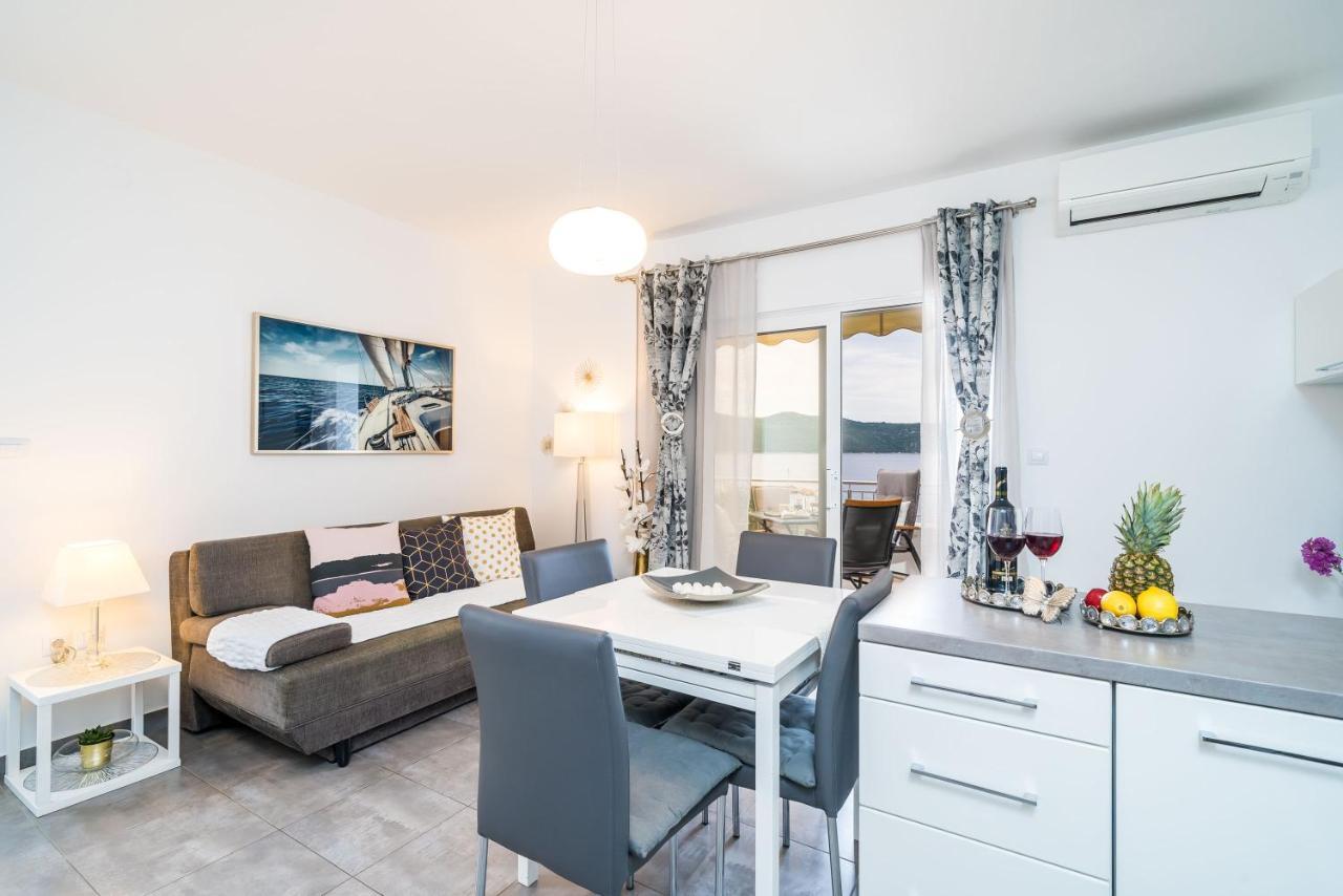סלאנו Apartments Ratac Lobrovic With Private Beach And Beautiful Sunset מראה חיצוני תמונה
