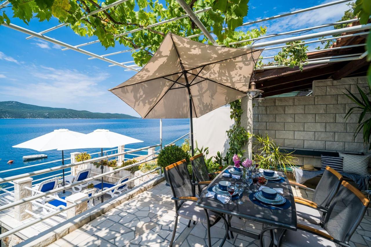 סלאנו Apartments Ratac Lobrovic With Private Beach And Beautiful Sunset מראה חיצוני תמונה