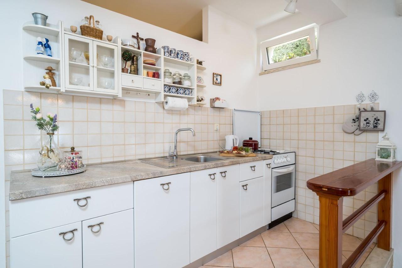 סלאנו Apartments Ratac Lobrovic With Private Beach And Beautiful Sunset מראה חיצוני תמונה