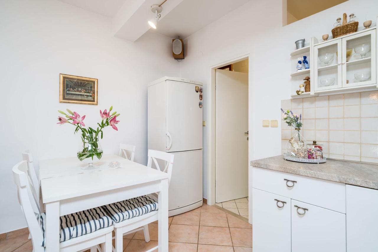 סלאנו Apartments Ratac Lobrovic With Private Beach And Beautiful Sunset מראה חיצוני תמונה