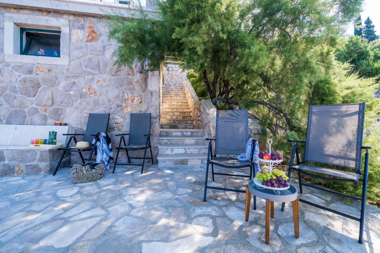 סלאנו Apartments Ratac Lobrovic With Private Beach And Beautiful Sunset מראה חיצוני תמונה