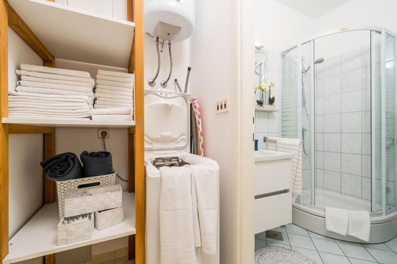 סלאנו Apartments Ratac Lobrovic With Private Beach And Beautiful Sunset מראה חיצוני תמונה