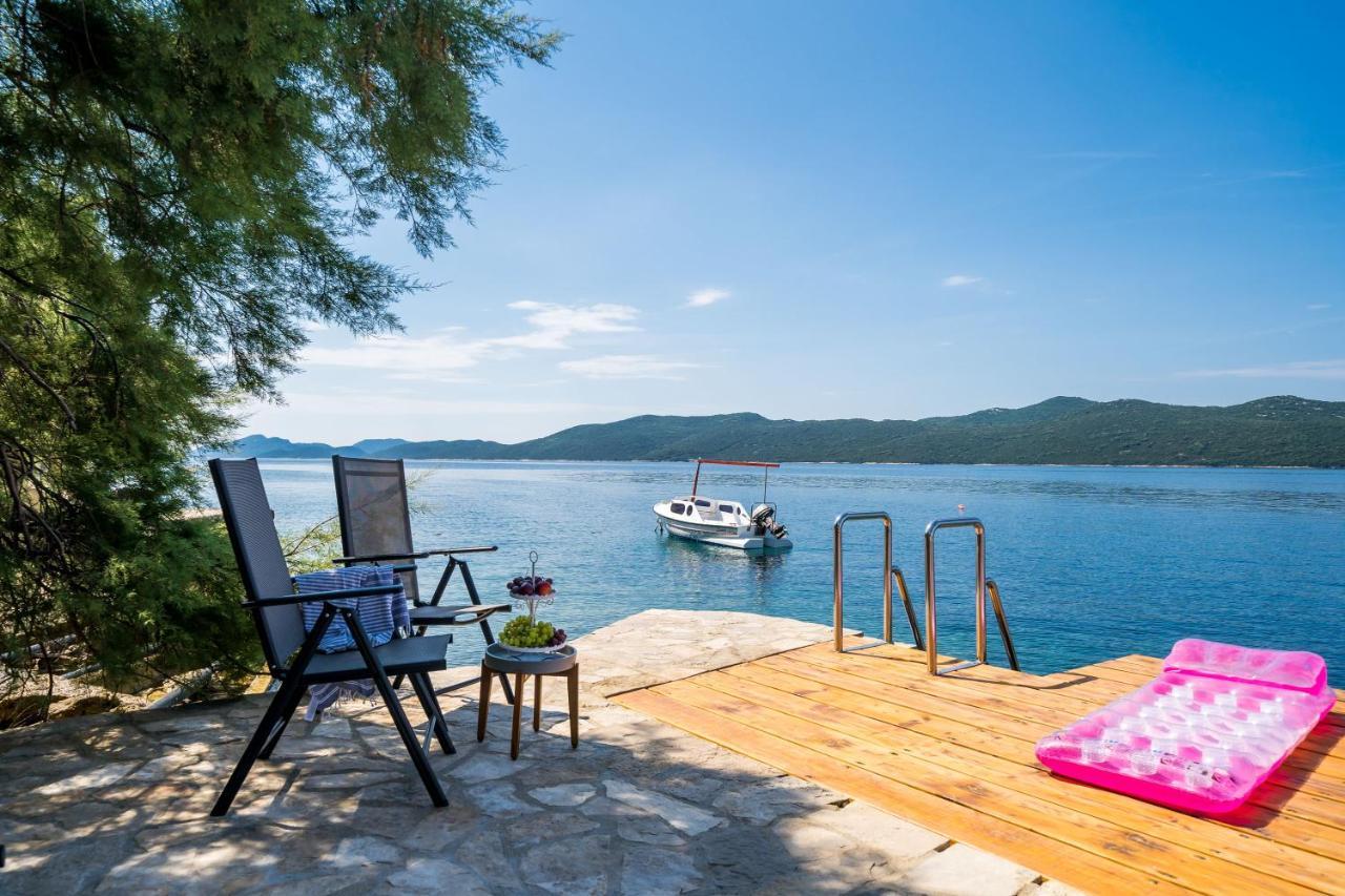סלאנו Apartments Ratac Lobrovic With Private Beach And Beautiful Sunset מראה חיצוני תמונה