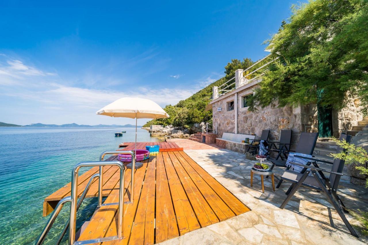 סלאנו Apartments Ratac Lobrovic With Private Beach And Beautiful Sunset מראה חיצוני תמונה