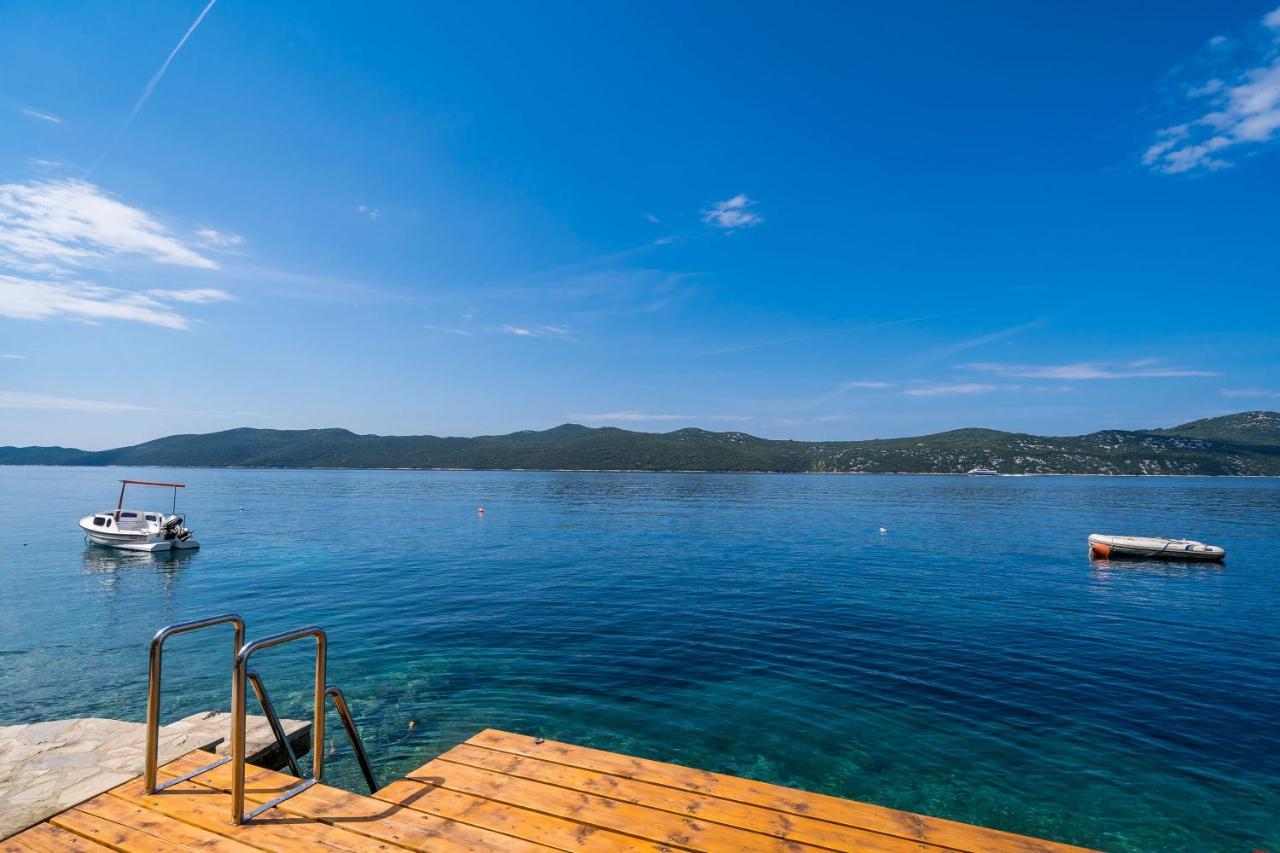 סלאנו Apartments Ratac Lobrovic With Private Beach And Beautiful Sunset מראה חיצוני תמונה