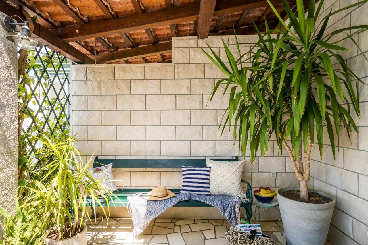 סלאנו Apartments Ratac Lobrovic With Private Beach And Beautiful Sunset מראה חיצוני תמונה