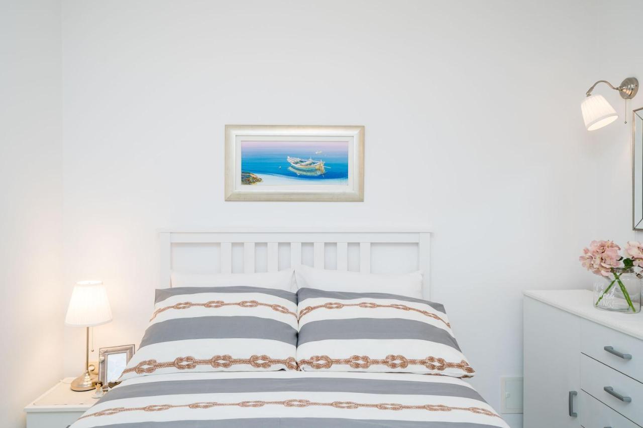 סלאנו Apartments Ratac Lobrovic With Private Beach And Beautiful Sunset מראה חיצוני תמונה