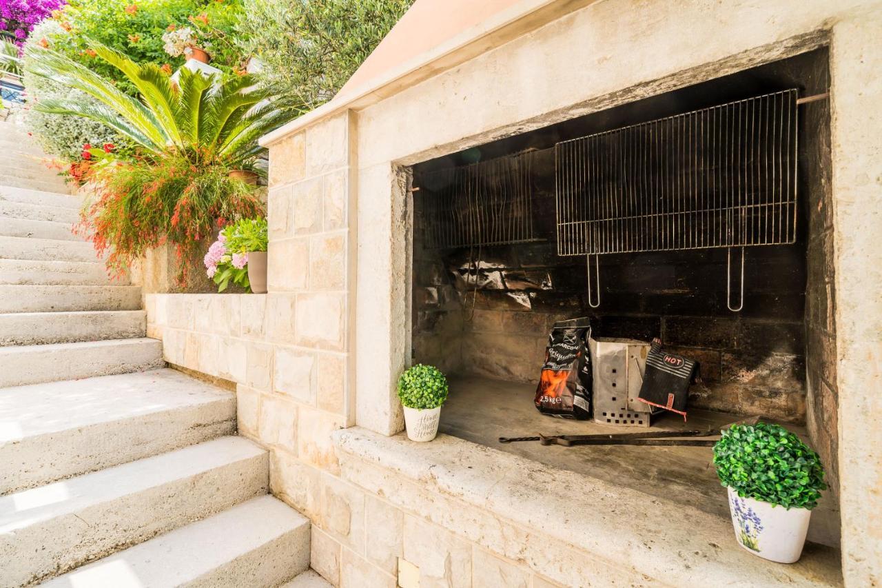 סלאנו Apartments Ratac Lobrovic With Private Beach And Beautiful Sunset מראה חיצוני תמונה