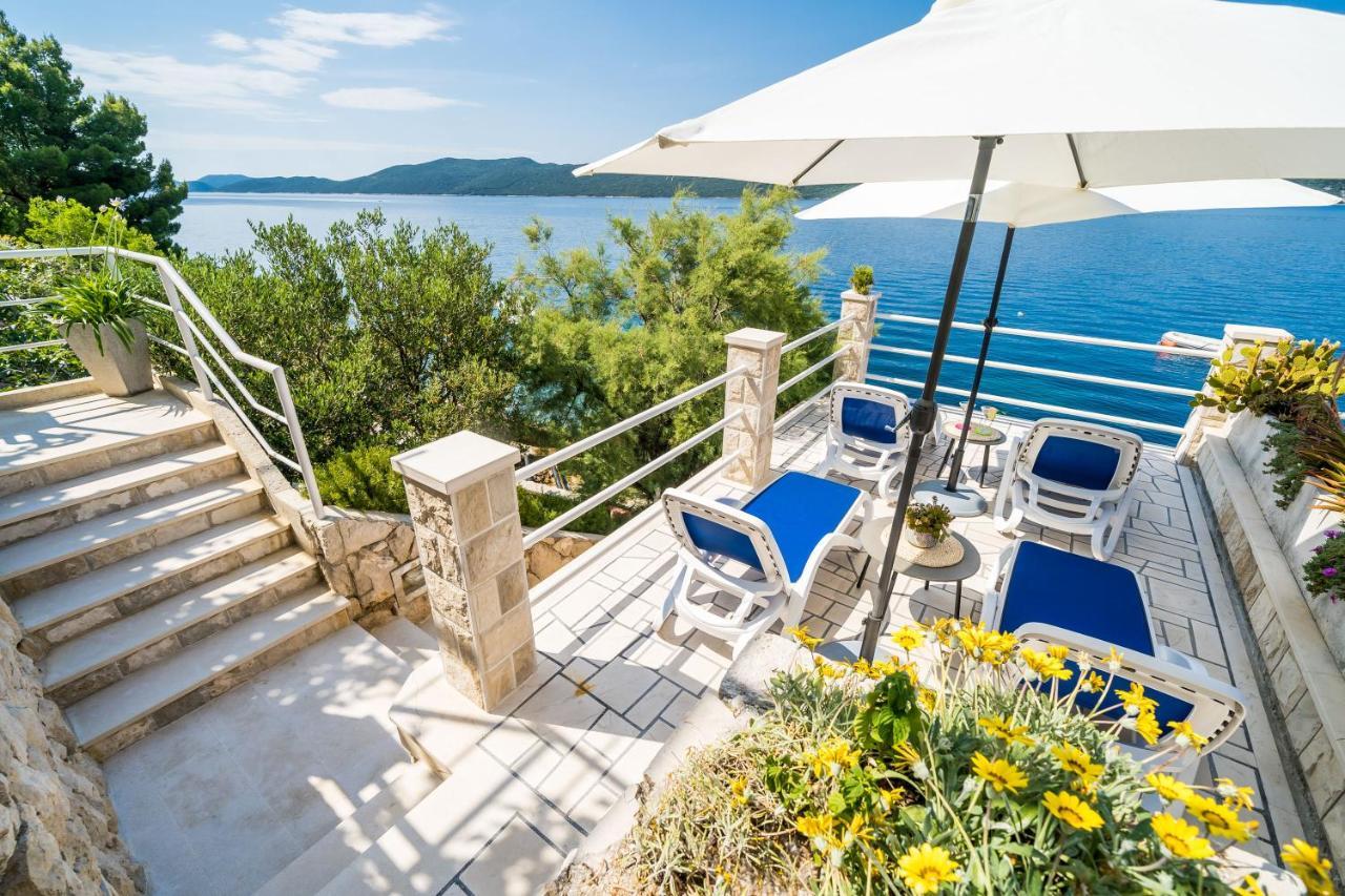סלאנו Apartments Ratac Lobrovic With Private Beach And Beautiful Sunset מראה חיצוני תמונה