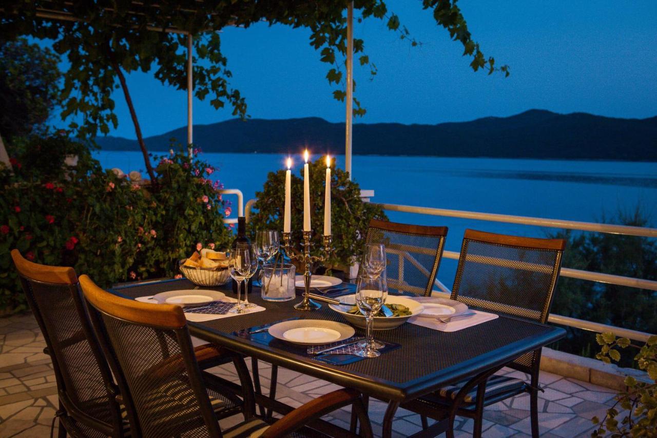 סלאנו Apartments Ratac Lobrovic With Private Beach And Beautiful Sunset מראה חיצוני תמונה