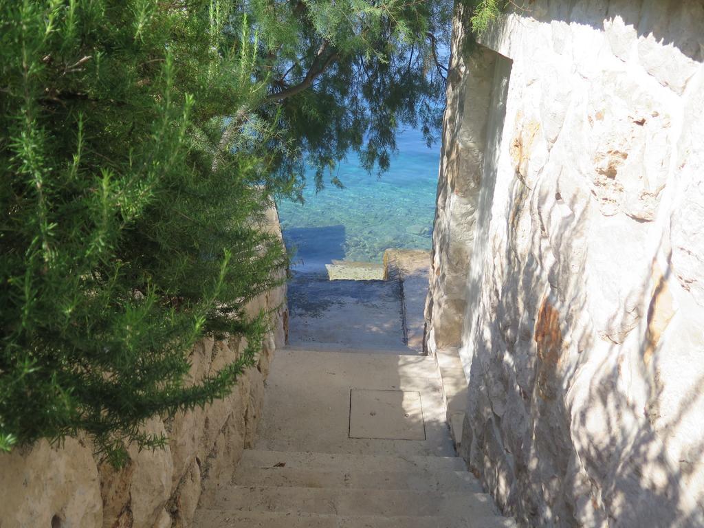 סלאנו Apartments Ratac Lobrovic With Private Beach And Beautiful Sunset מראה חיצוני תמונה