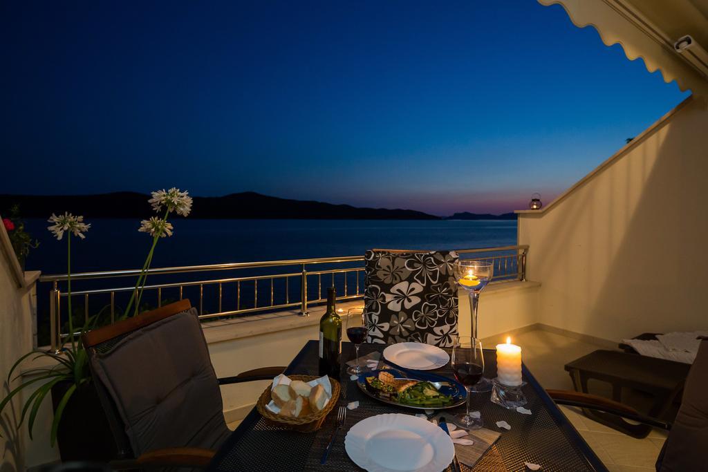 סלאנו Apartments Ratac Lobrovic With Private Beach And Beautiful Sunset מראה חיצוני תמונה