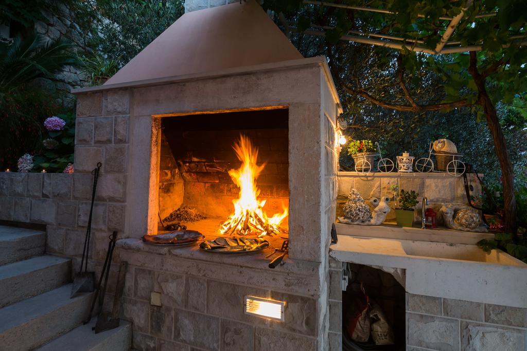 סלאנו Apartments Ratac Lobrovic With Private Beach And Beautiful Sunset מראה חיצוני תמונה