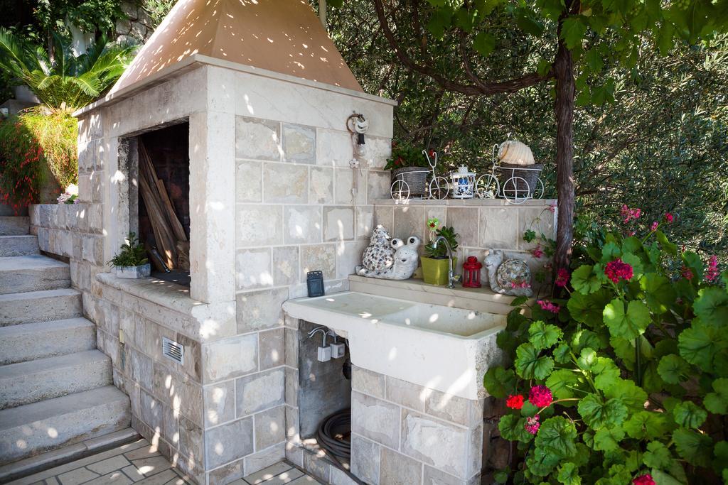 סלאנו Apartments Ratac Lobrovic With Private Beach And Beautiful Sunset מראה חיצוני תמונה